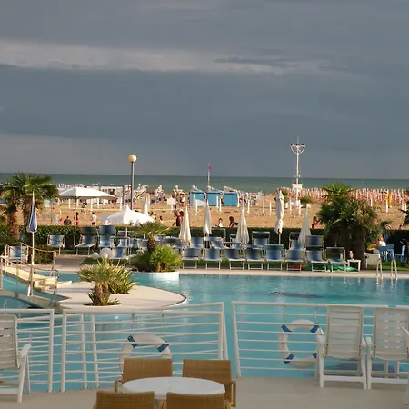 Отель Majestic & Wellness