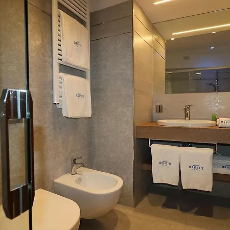 Majestic & Wellness Отель