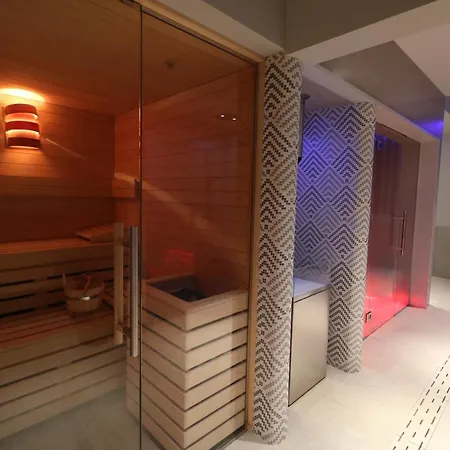 Majestic & Wellness Отель